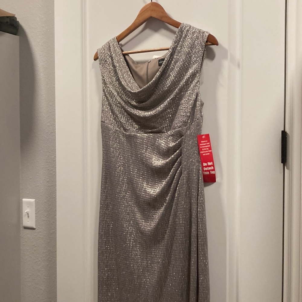 Connected brand, NWT, evening dress, formal dress, prom dress, elegant.